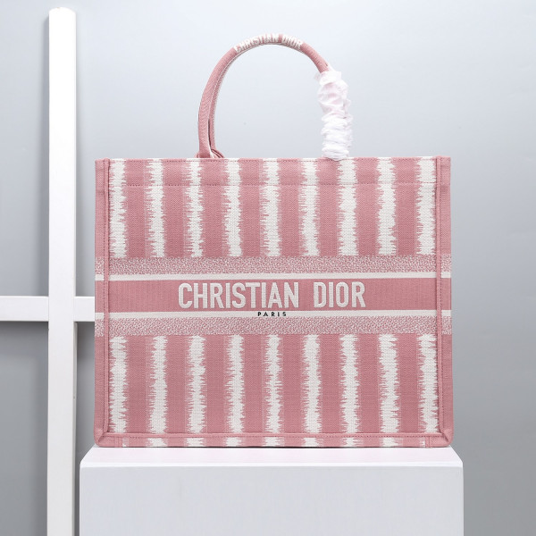 large D*or book tote