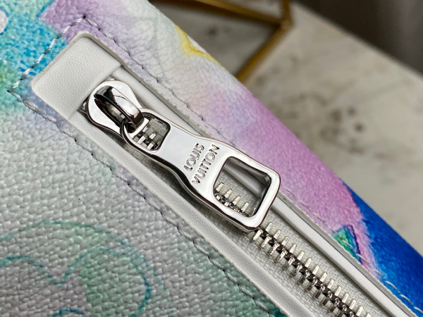 l**is V*t*n discovery bumbag pm