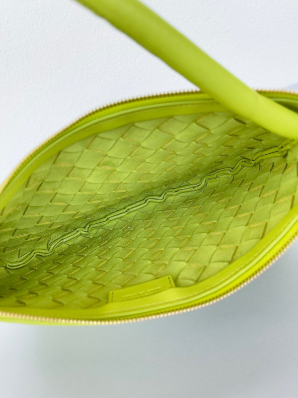 Bo*te*ga ve*ne*ta turn