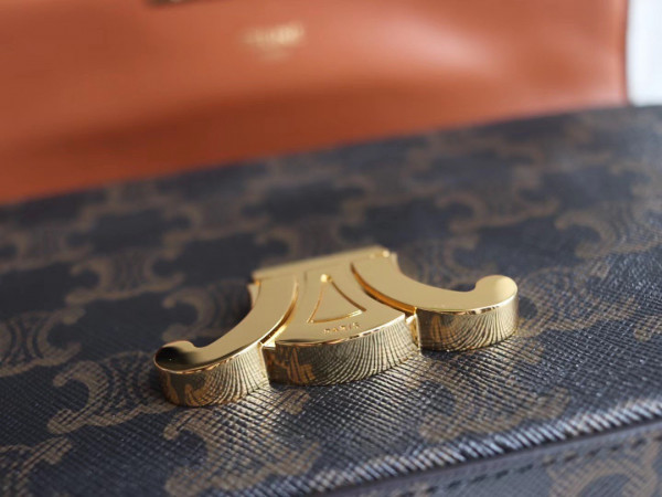 Ce**e triomphe shoulder bag