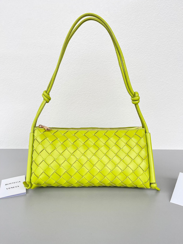 Bo*te*ga ve*ne*ta pouch on strap