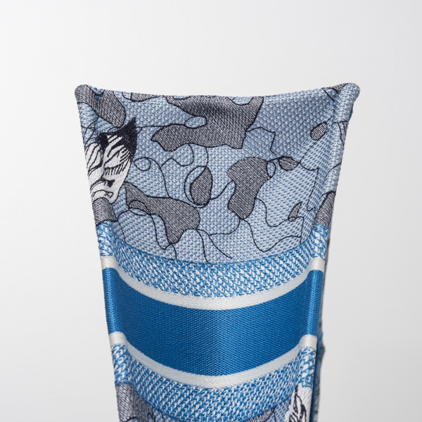 medium D*or book tote