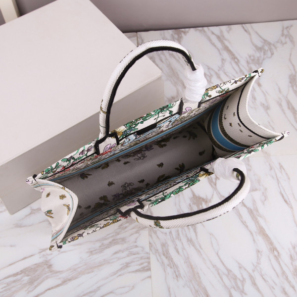 large D*or book tote