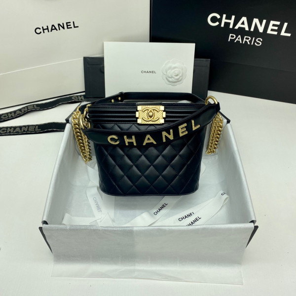CL BUCKET BAG