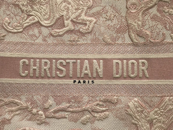 large D*or book tote