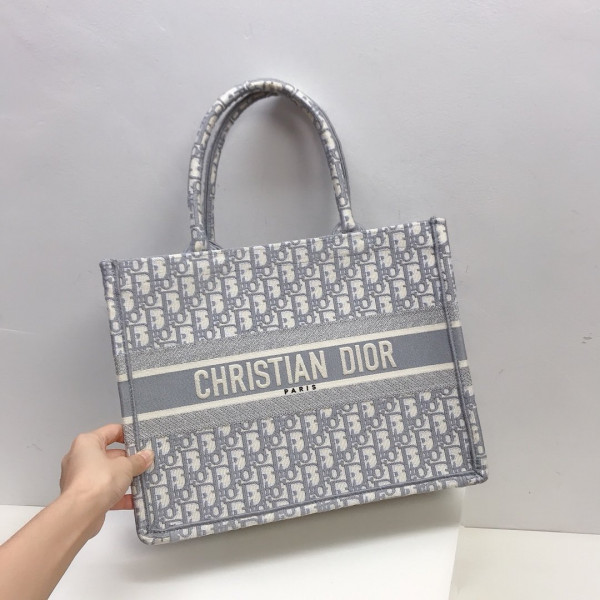 medium D*or book tote