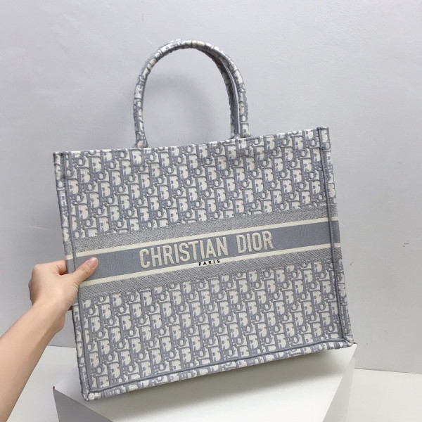 large D*or book tote