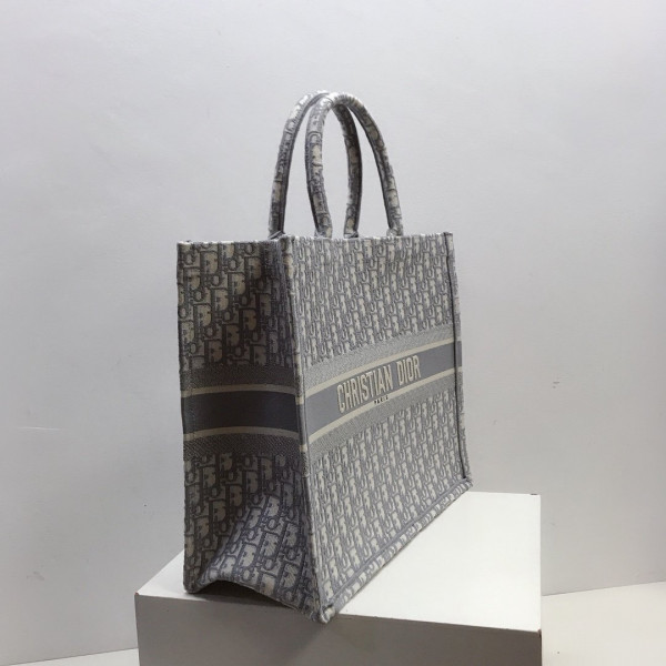 large D*or book tote