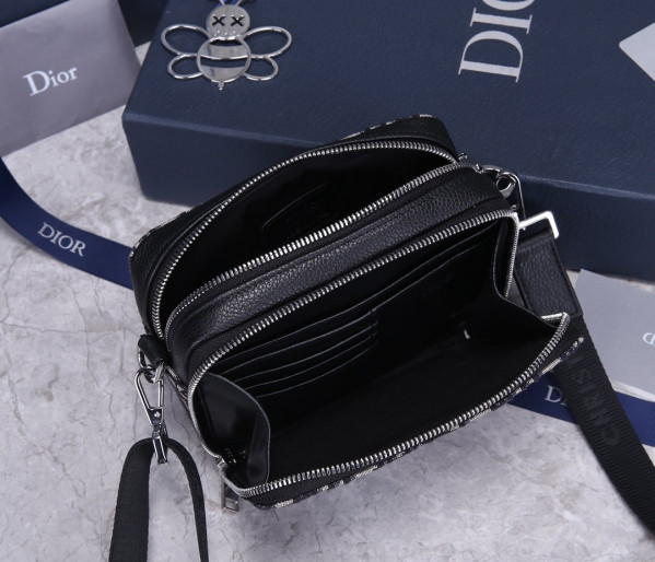 D*or pouch with shoulder strap