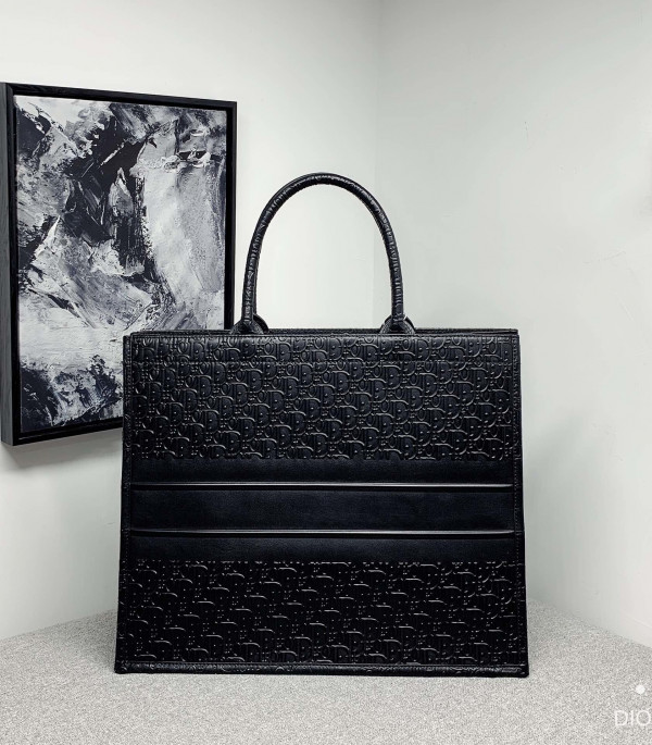 large D*or book tote