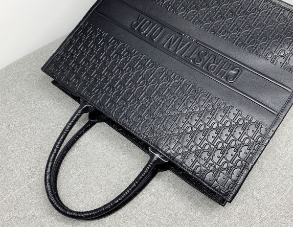 large D*or book tote