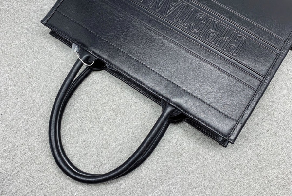 medium D*or book tote