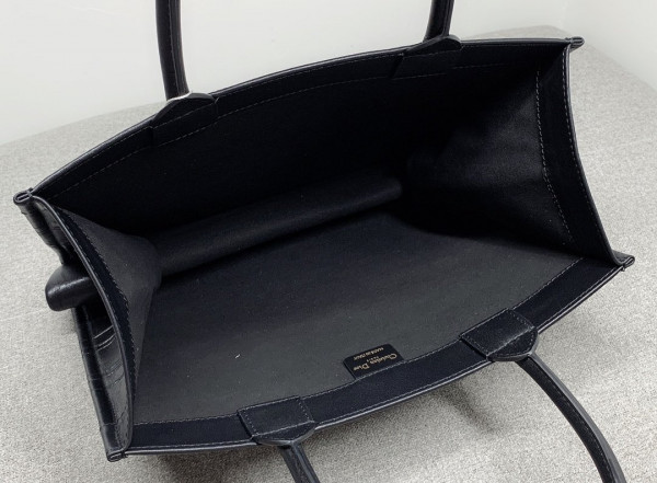 medium D*or book tote