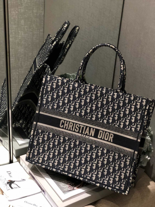 D*or oblique book tote-41.5*35*18cm