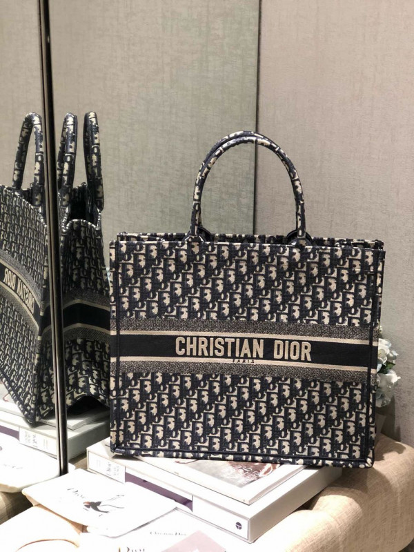 D*or oblique book tote-41.5*35*18cm