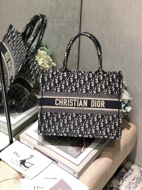 D*or oblique book tote-36cm