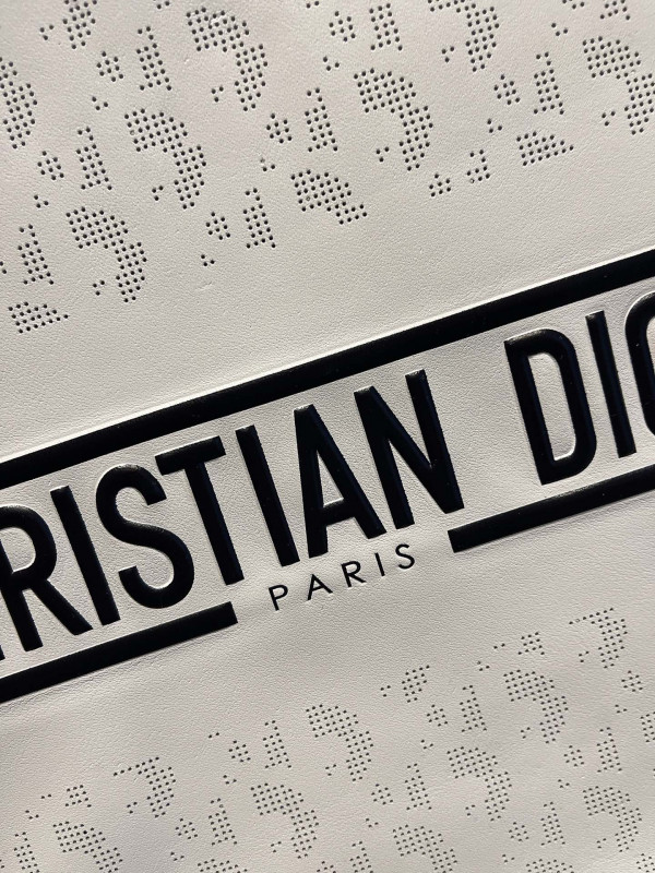 large D*or book tote