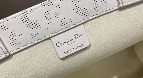 large D*or book tote