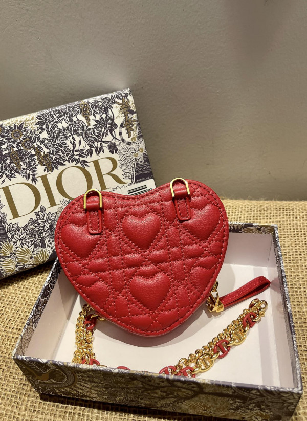 D*or D*oramour caro heart pouch with chain