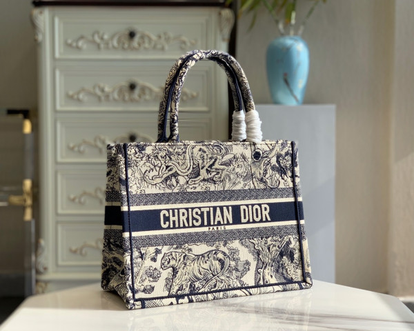 medium D*or book tote