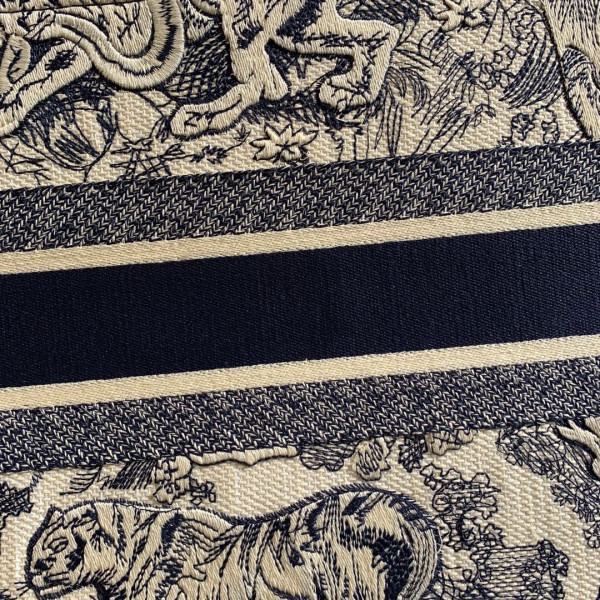 medium D*or book tote