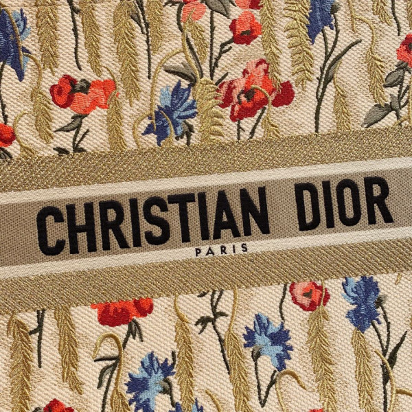 large D*or book tote