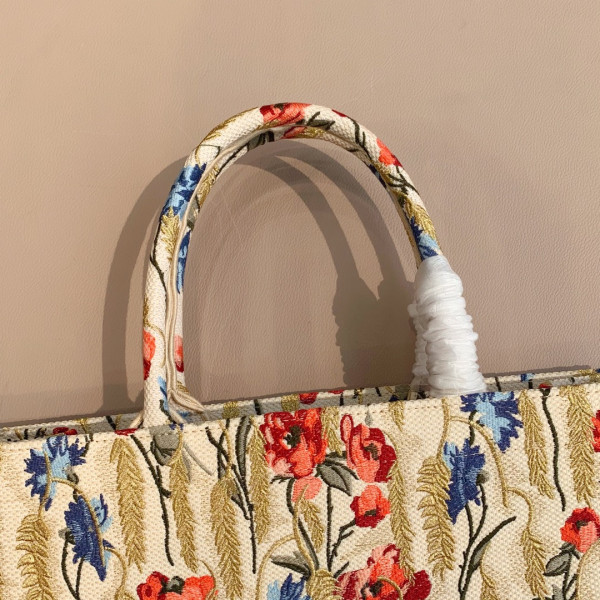 large D*or book tote