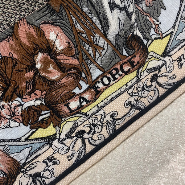 large D*or book tote