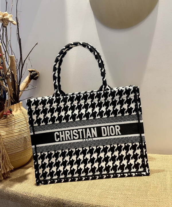 medium D*or book tote