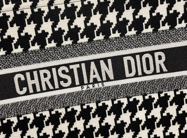 medium D*or book tote