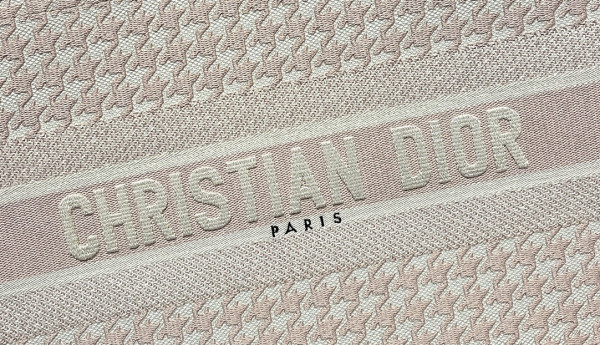 medium D*or book tote