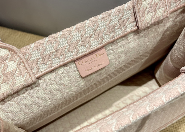 medium D*or book tote