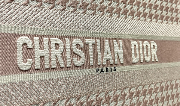 large D*or book tote