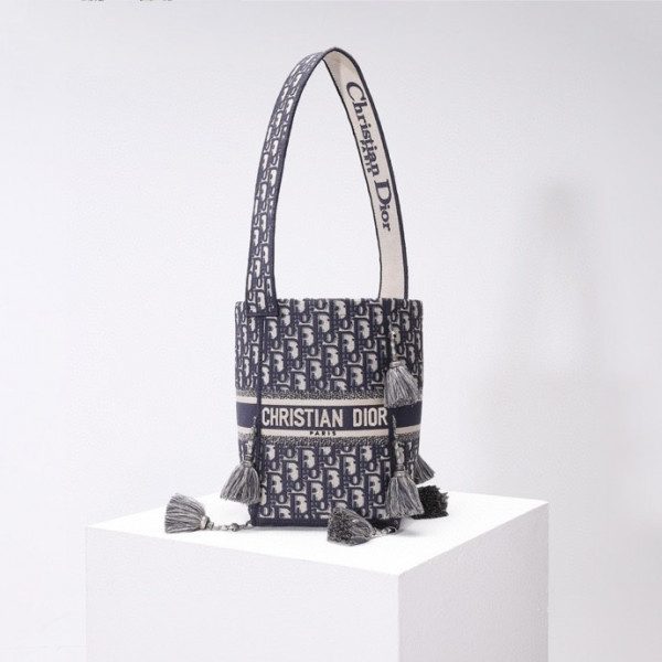 D*or d-bubble bucket bag