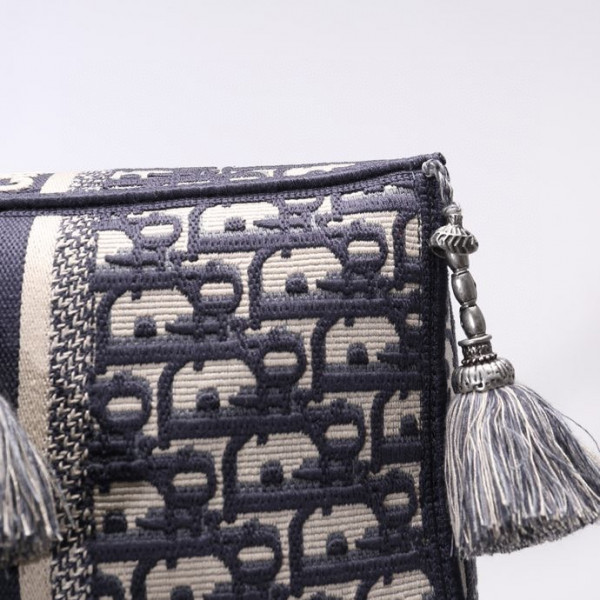 D*or d-bubble bucket bag