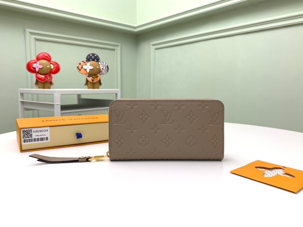 l**is V*t*n zippy wallet