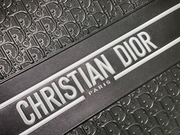 large D*or book tote