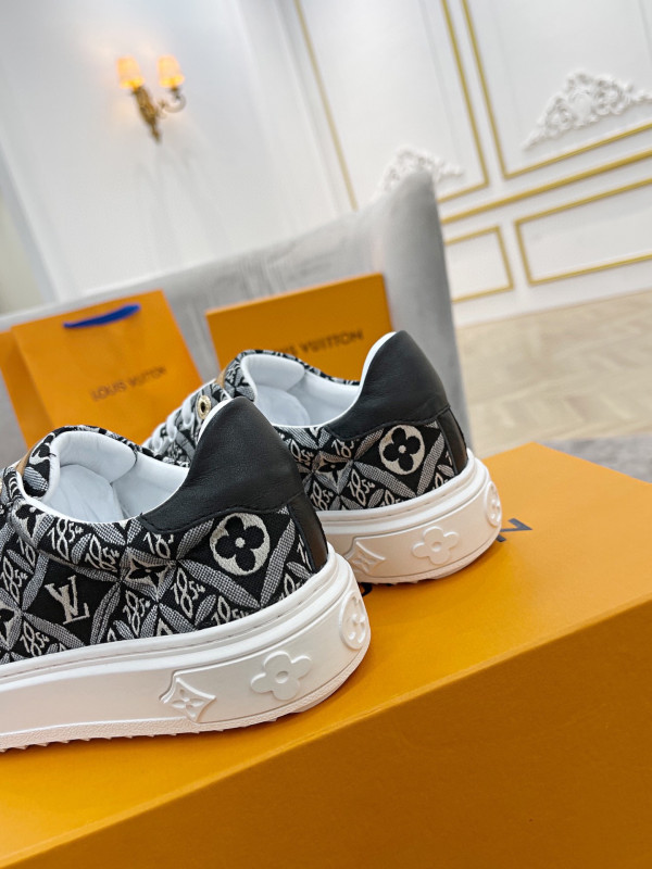 l**is V*t*n women"s time out sneaker