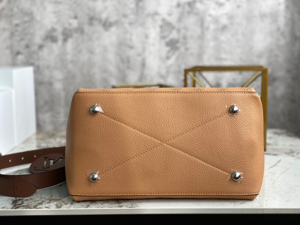 l**is V*t*n beaubourg hobo mm