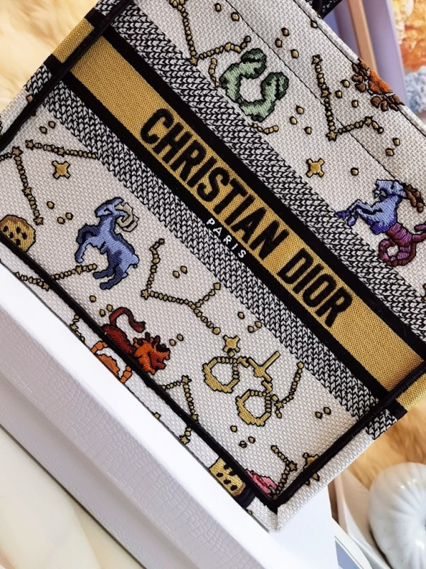 small D*or book tote