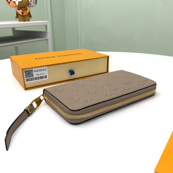 l**is V*t*n zippy wallet