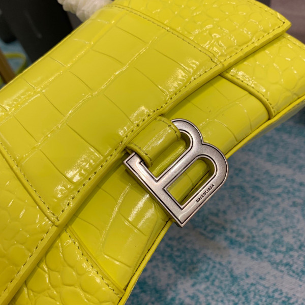 Ba*len*cia*ga hourglass