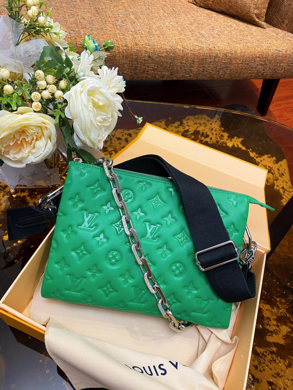 l**is V*t*n coussin pm