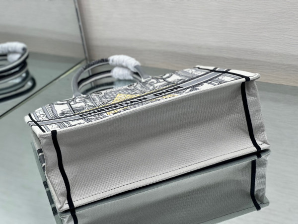 large D*or book tote