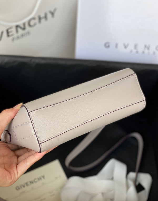 GIVENCHY NANO ANTIGONA