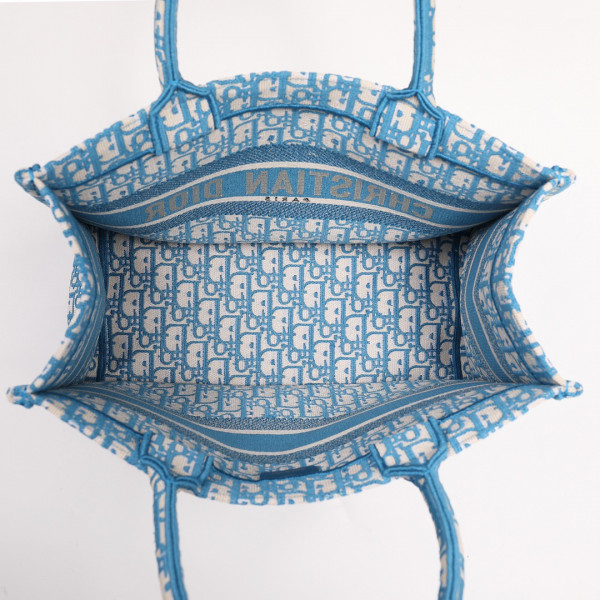 medium D*or book tote