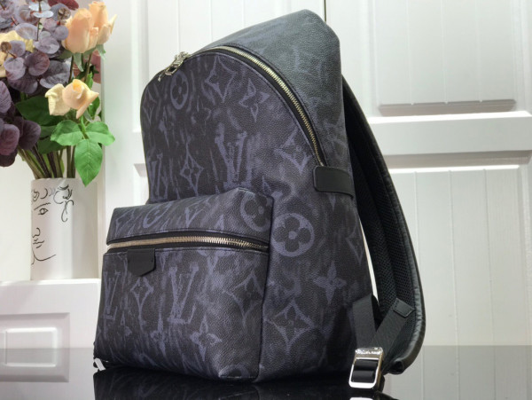 l**is V*t*n discovery backpack pm