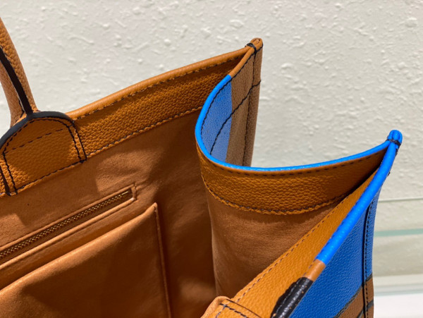 large D*or book tote