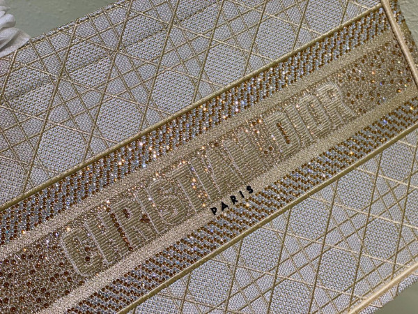 medium D*or book tote