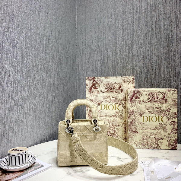 LADY D-LITE EMBROIDERED CANNAGE BAG